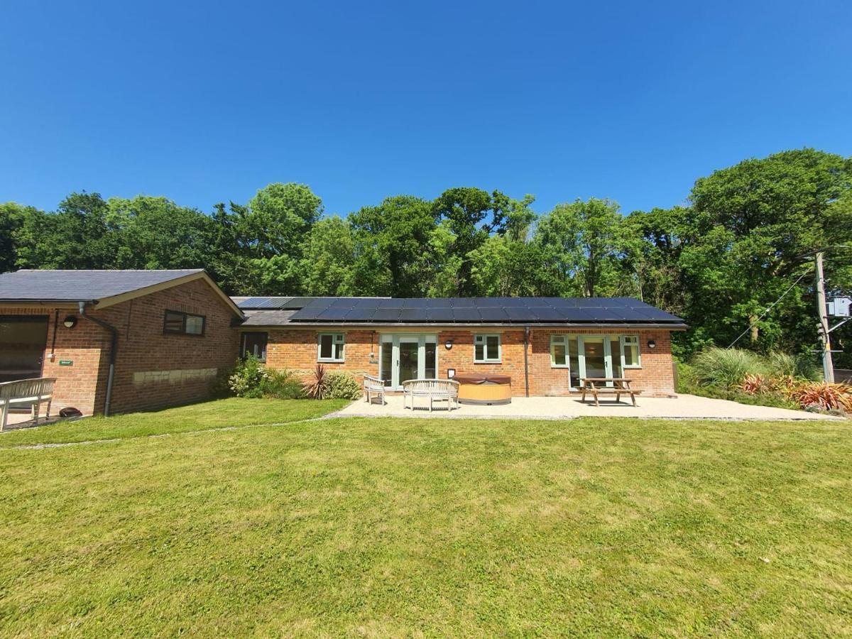 The Victorian Barn, Self-catering Holidays With Pool And Hot Tubs, Dorset Holiday home *