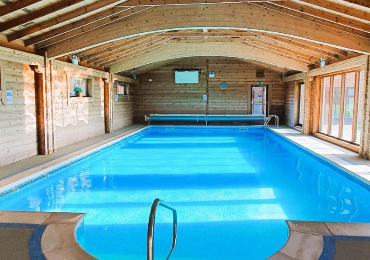 The Victorian Barn, Self-catering Holidays With Pool And Hot Tubs, Dorset Holiday home *