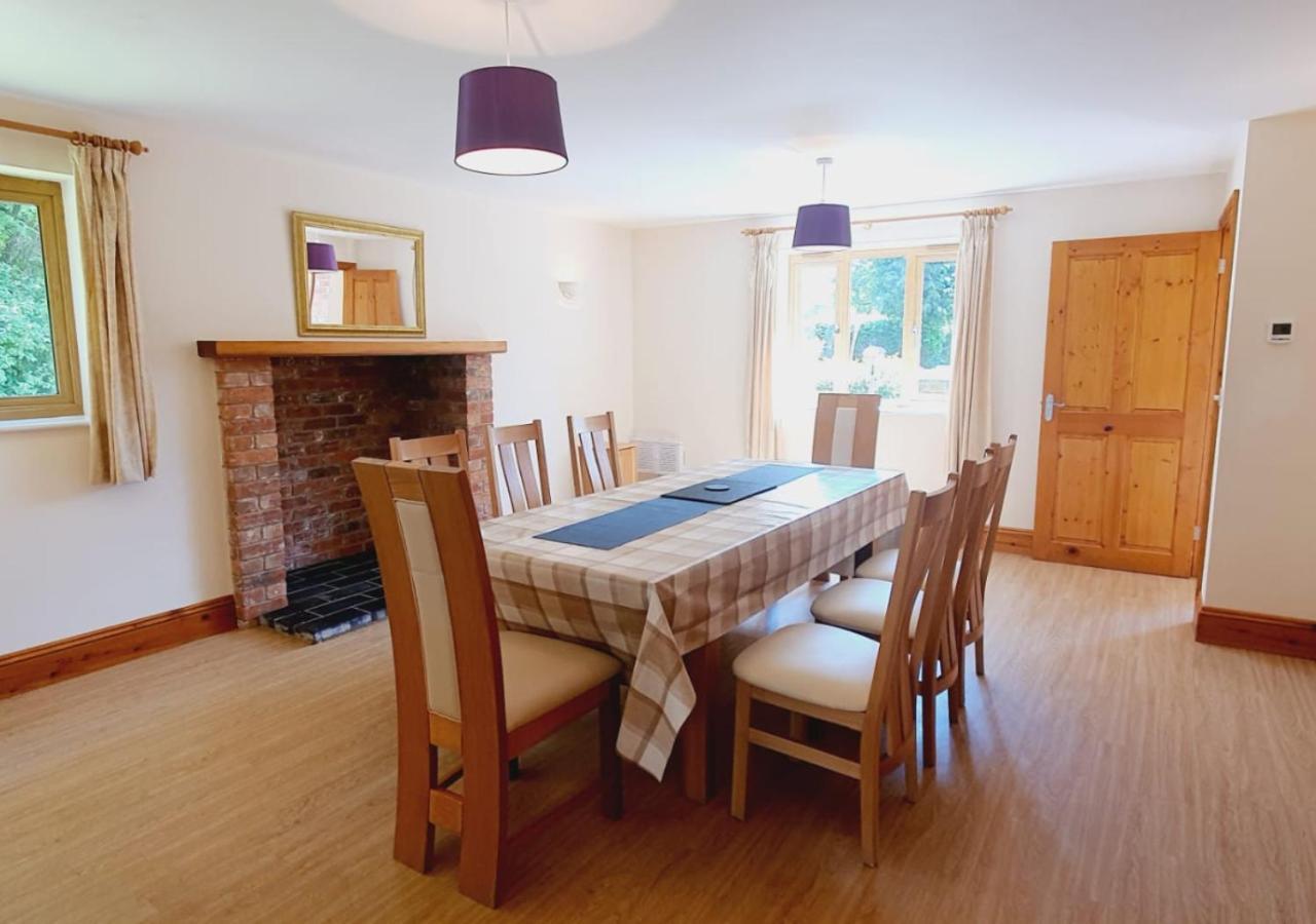The Victorian Barn, Self-catering Holidays With Pool And Hot Tubs, Dorset Holiday home Woolland
