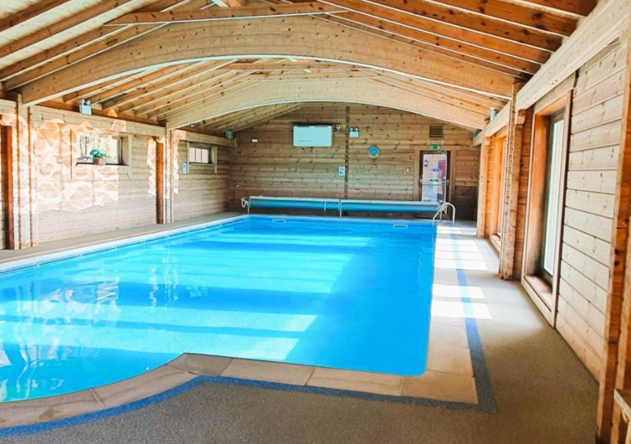 The Victorian Barn, Self-catering Holidays With Pool And Hot Tubs, Dorset Holiday home Woolland