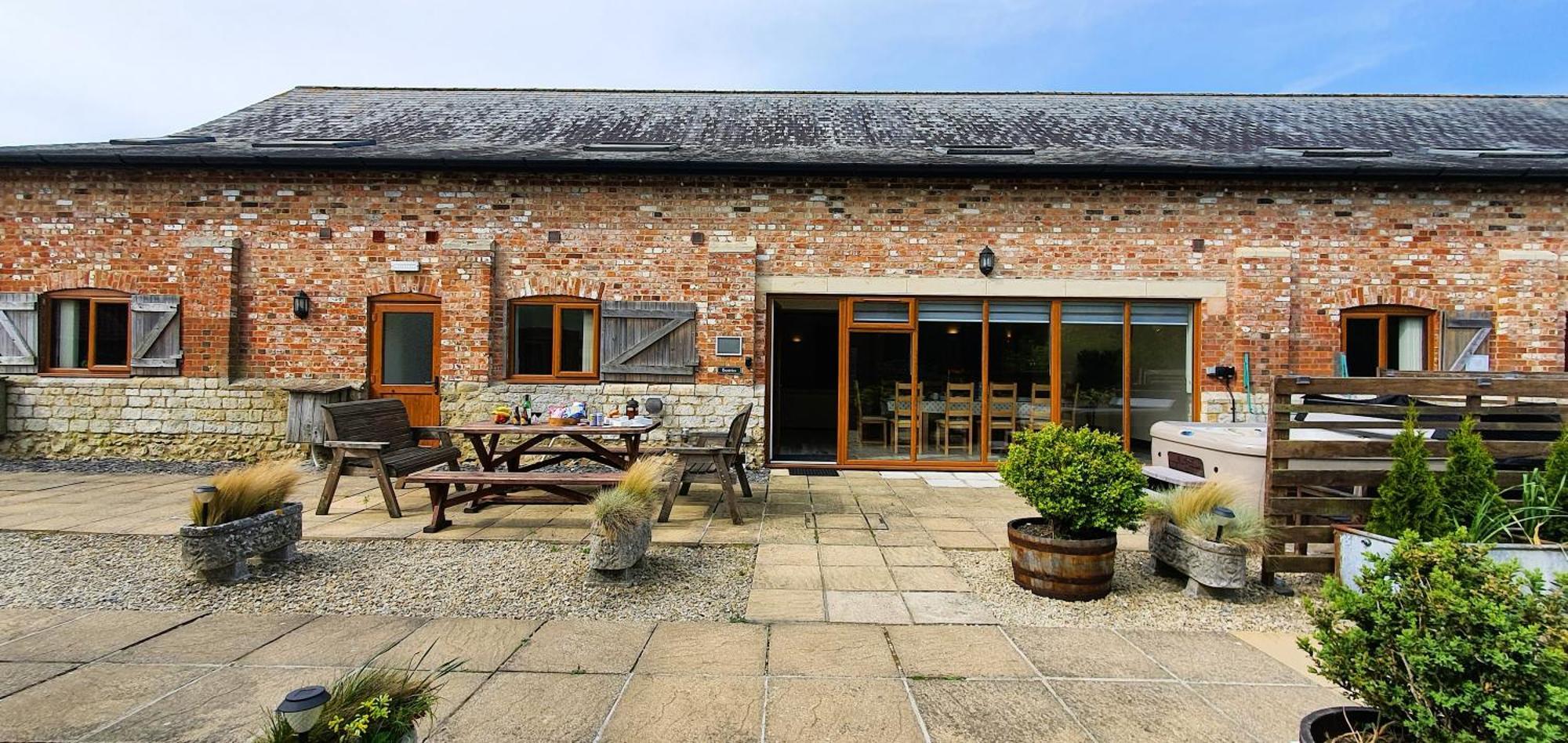 Дом отдыха The Victorian Barn, Self-catering Holidays With Pool And Hot Tubs, Dorset