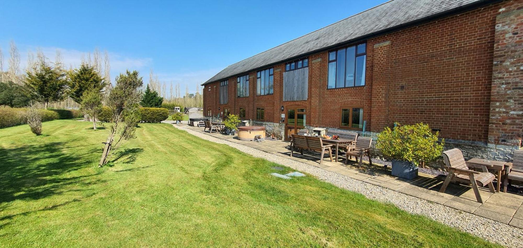 Дом отдыха The Victorian Barn, Self-catering Holidays With Pool And Hot Tubs, Dorset *