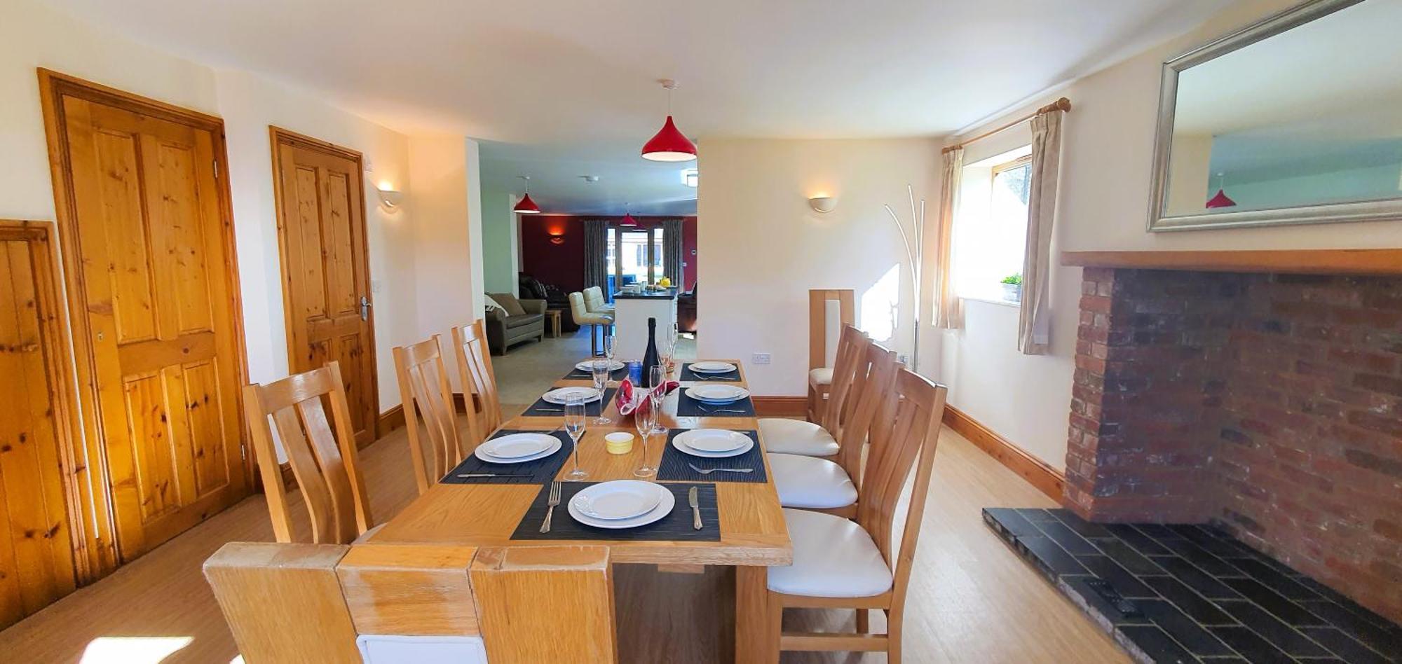 Дом отдыха The Victorian Barn, Self-catering Holidays With Pool And Hot Tubs, Dorset Woolland