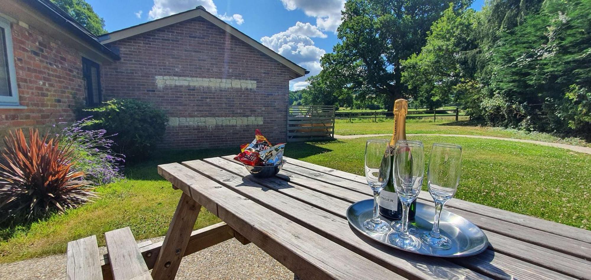 Дом отдыха The Victorian Barn, Self-catering Holidays With Pool And Hot Tubs, Dorset Woolland