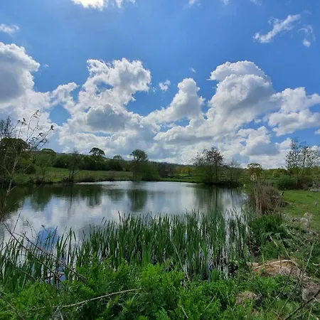 The Victorian Barn, Self-Catering Holidays With Pool And Hot Tubs, Dorset Woolland Exterior photo