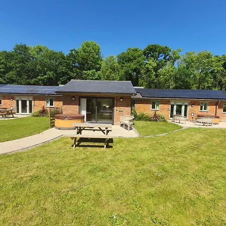 The Victorian Barn, Self-Catering Holidays With Pool And Hot Tubs, Dorset Woolland Exterior photo