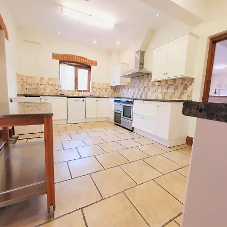 The Victorian Barn, Self-Catering Holidays With Pool And Hot Tubs, Dorset Woolland Room photo