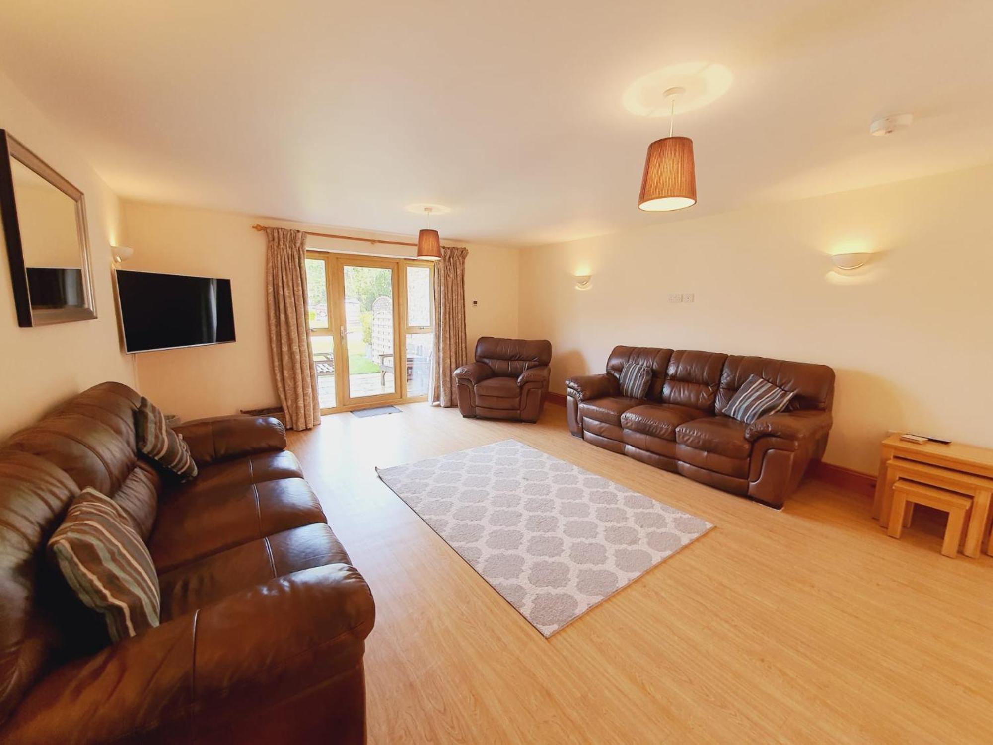 The Victorian Barn, Self-catering Holidays With Pool And Hot Tubs, Dorset Woolland